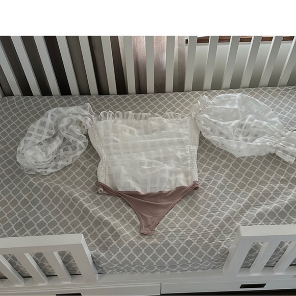 Off the shoulder checkered white top - Picture 4 of 4